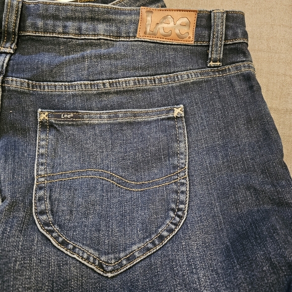 Lee Women's Legendary Mid Rise Bootcut Jean Plus Size 18 - Picture 3 of 6